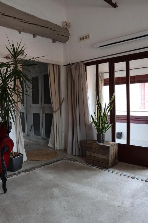 Grand Loft De Charme, Place Du Village A Thuir Exteriör bild